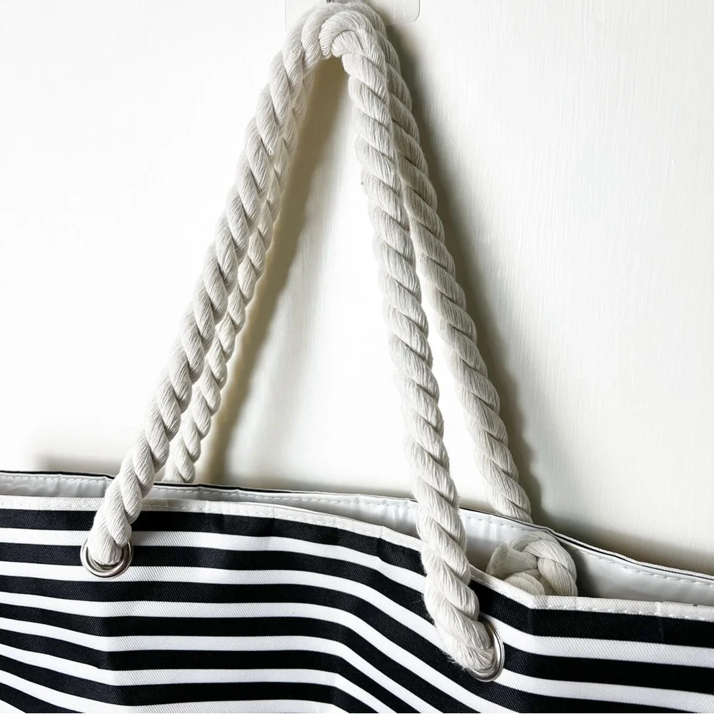 Black & White‎ Striped Beach Tote Plastic Lining Cord Handles Magnetic Snap